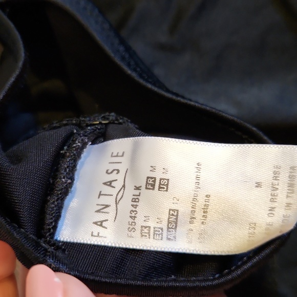 Black bikini - Picture 3 of 7